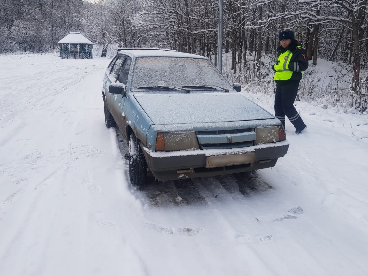 Жителя Челябинской области на трассе спасли инспекторы ГИБДД Башкирии