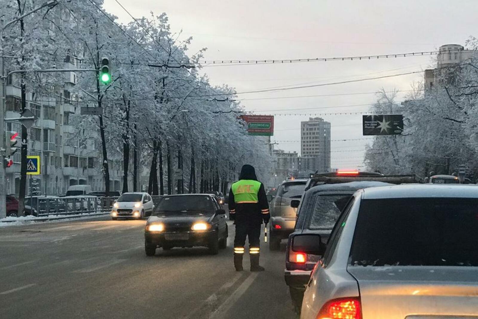 автор