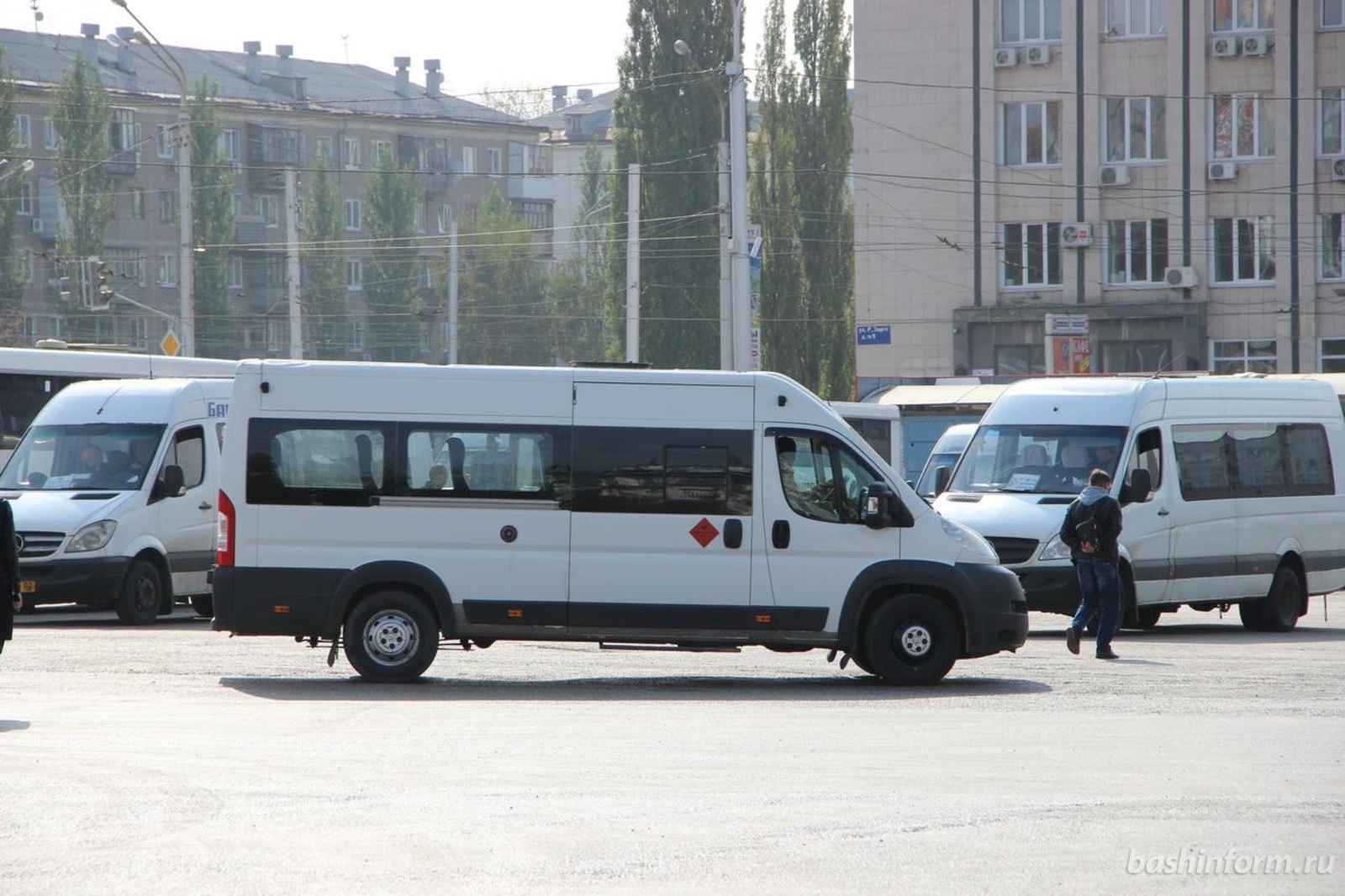 автор
