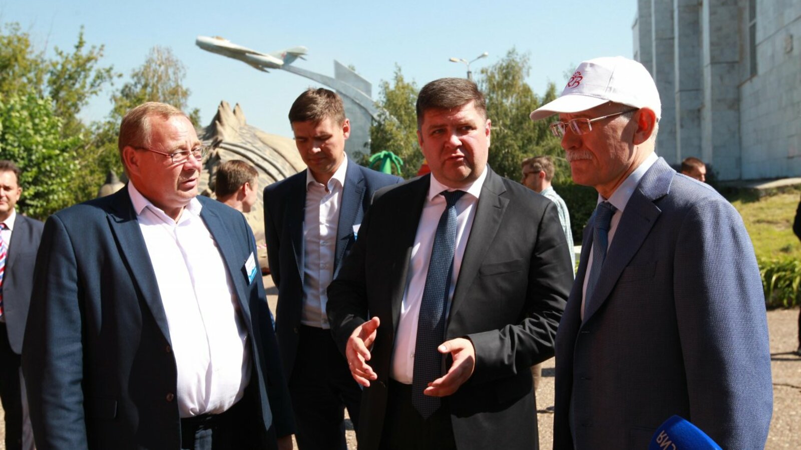 Олег Яровиков