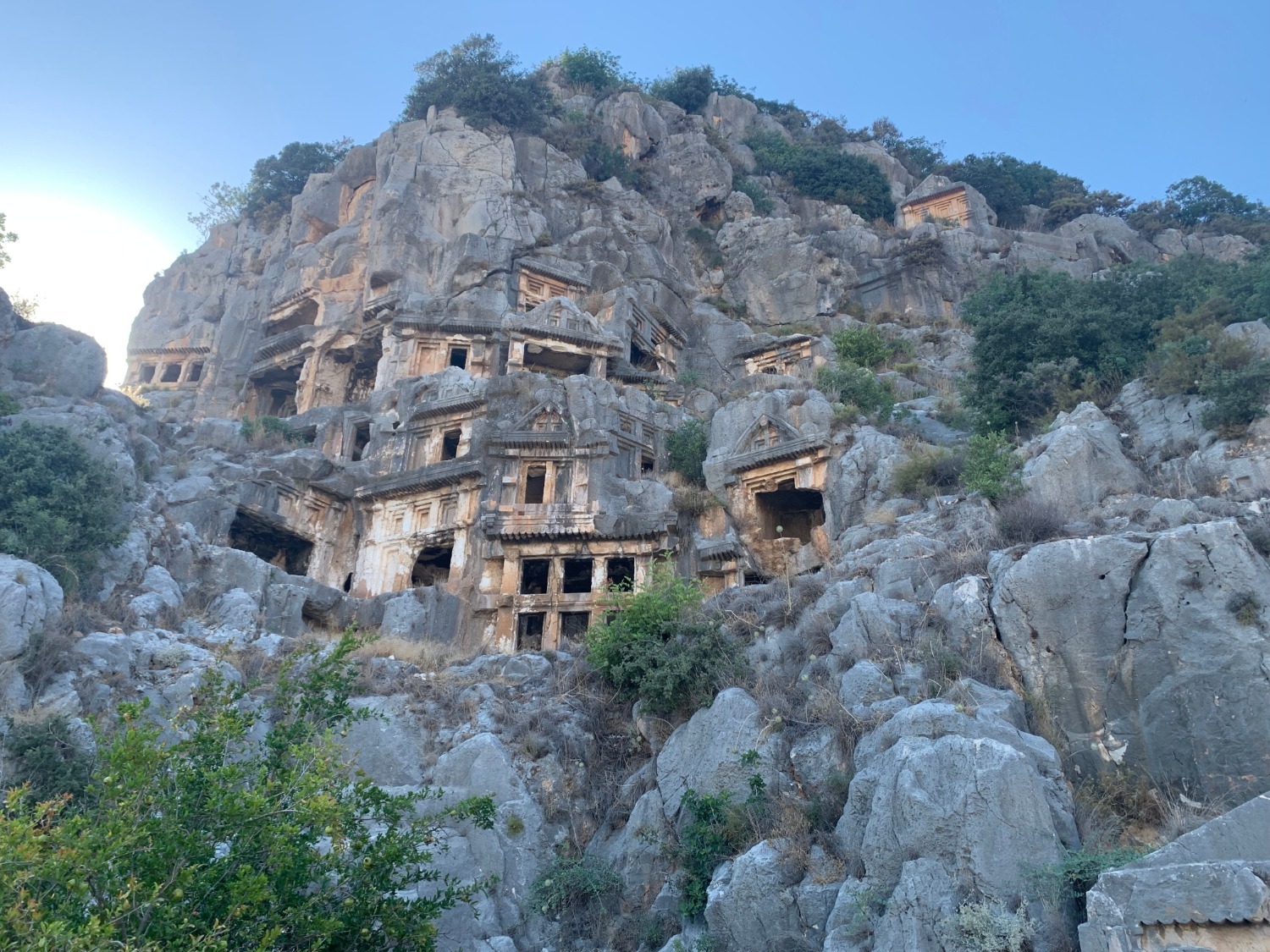 автор  Скальные гробницы Миры.