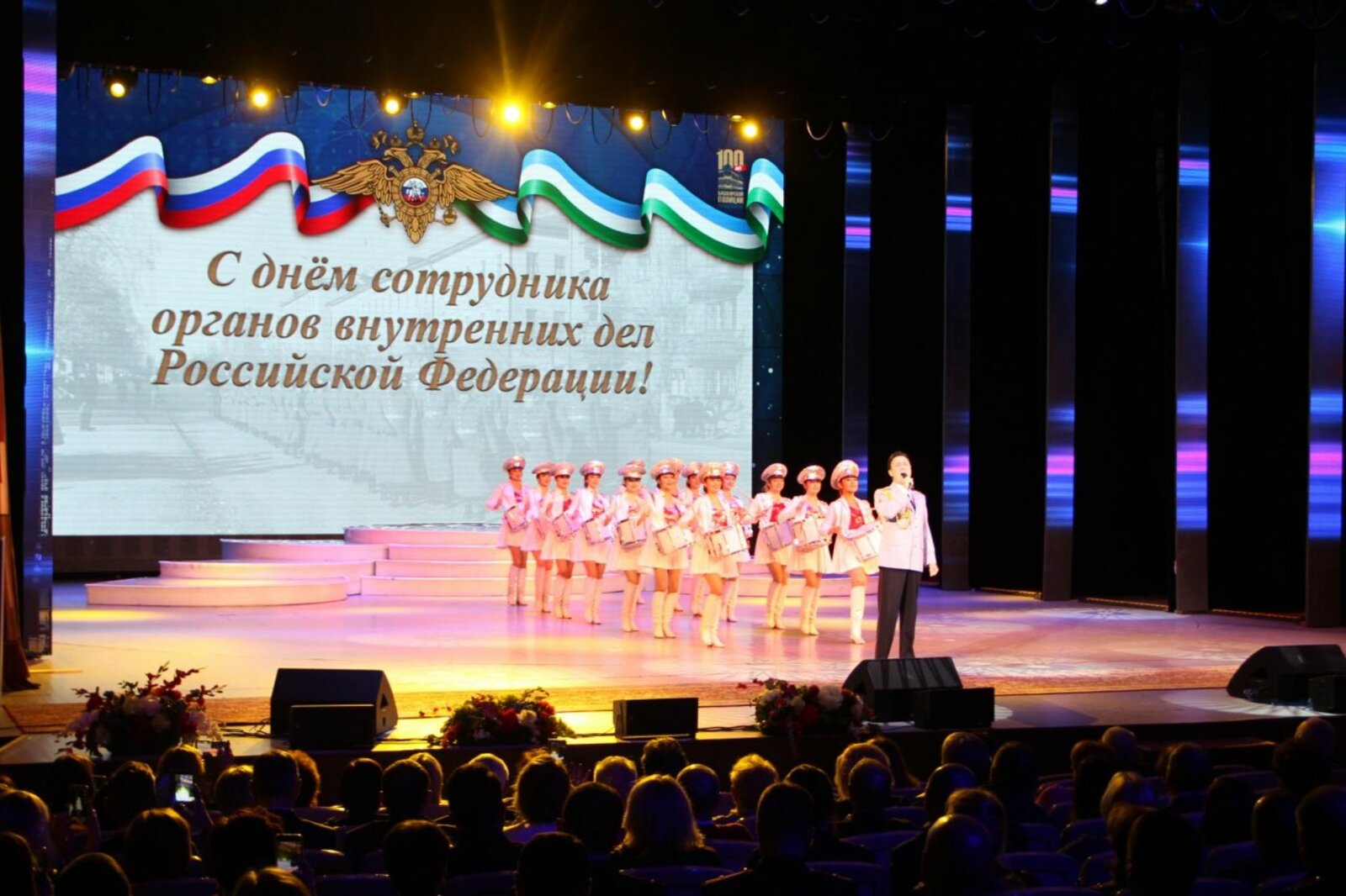 автор