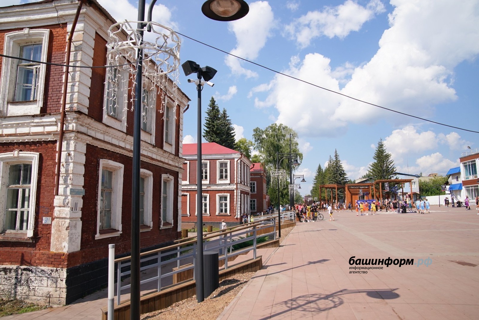 В Башкирии благоустраивают историческую часть города Благовещенска