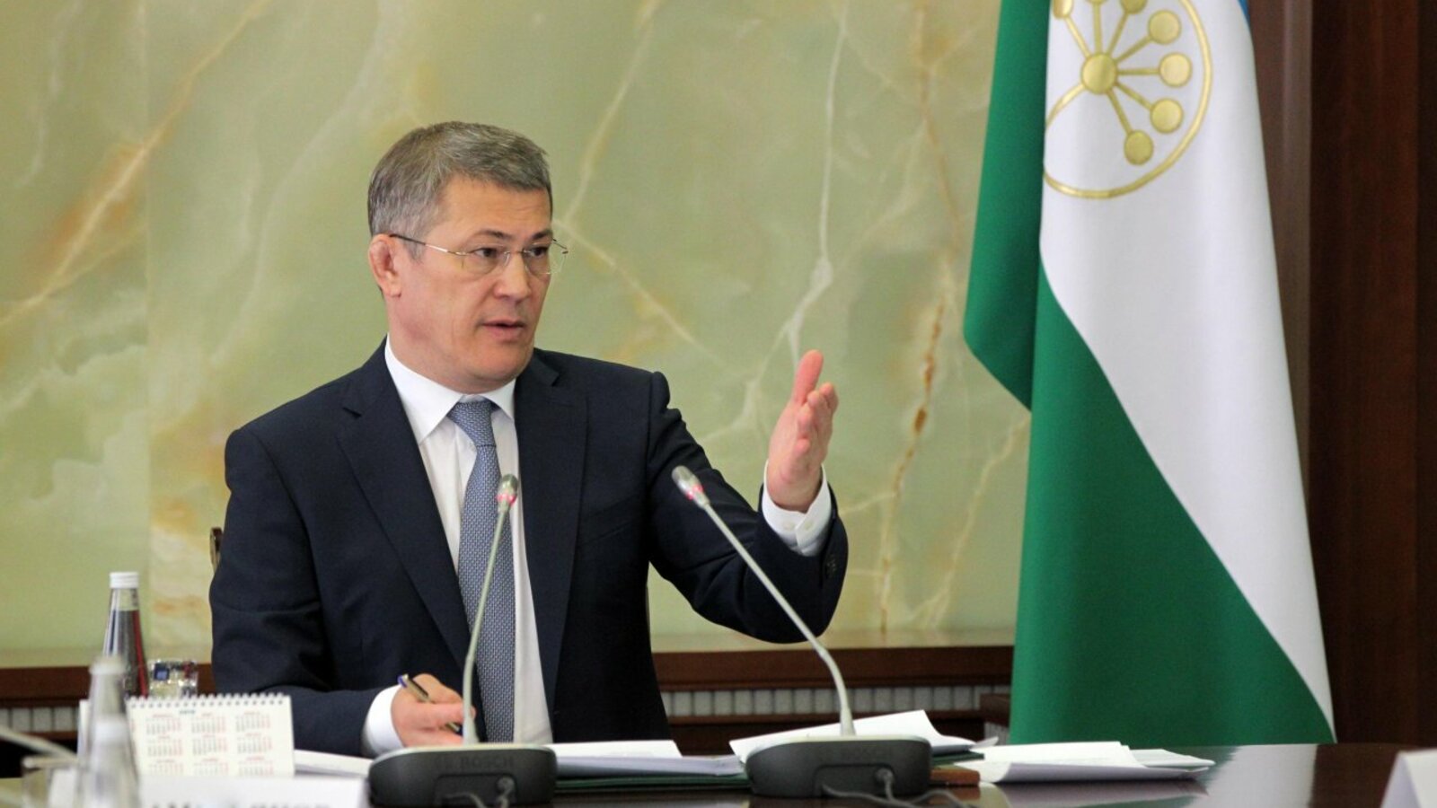 Олег Яровиков