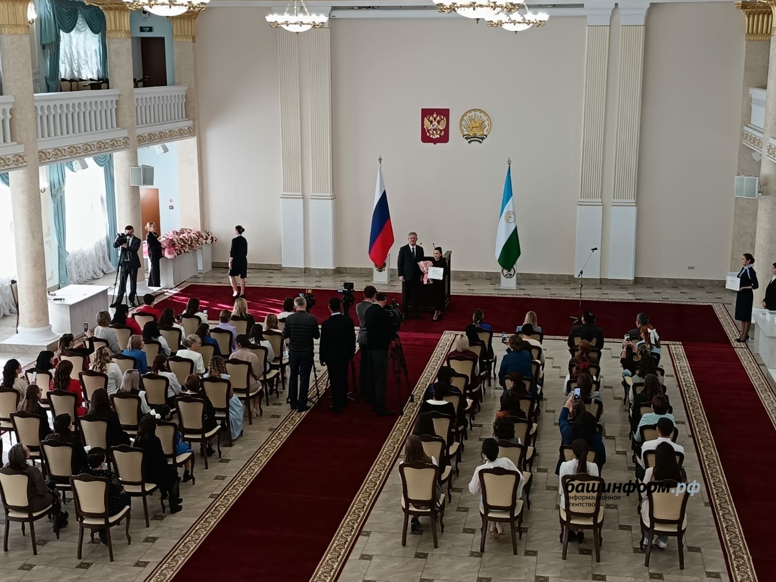 Ради Хабиров вручил гранты Главы Башкортостана молодым педагогам