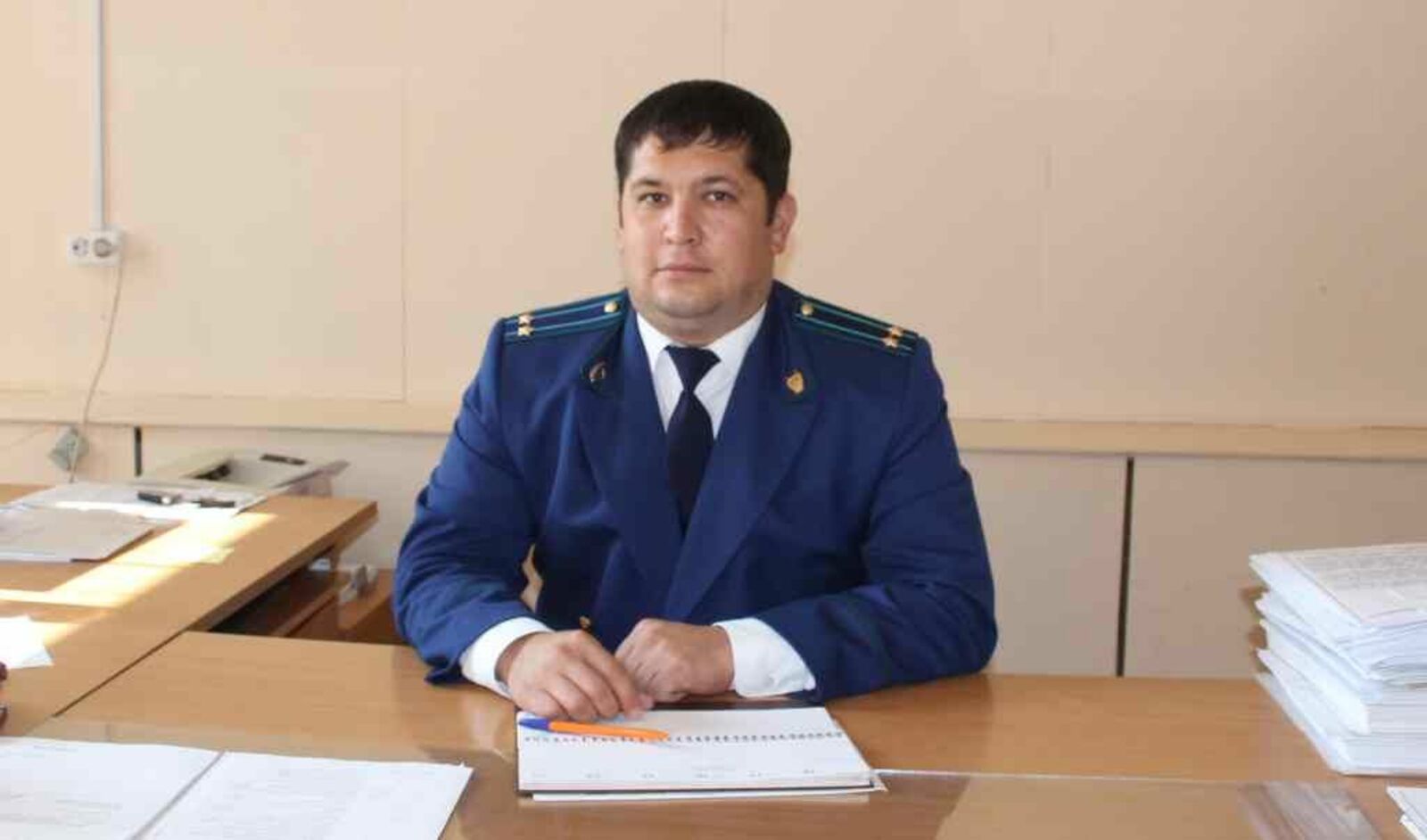 Прокурор района Р. Раянов.