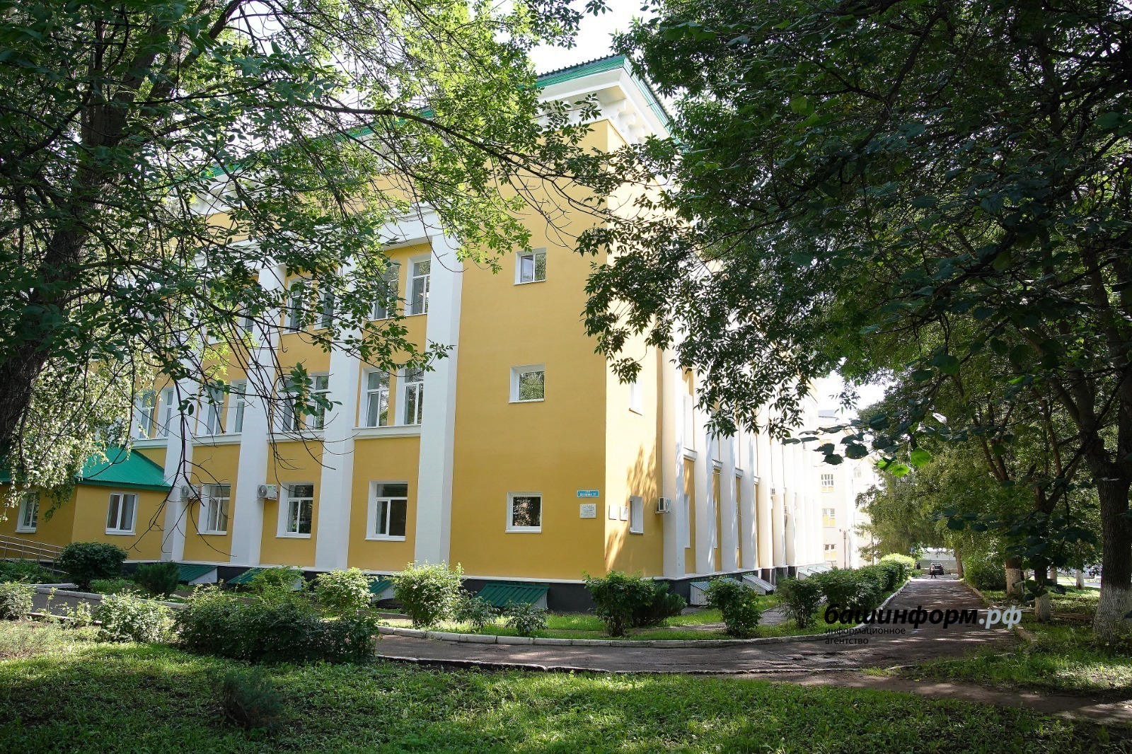 Олег Яровиков