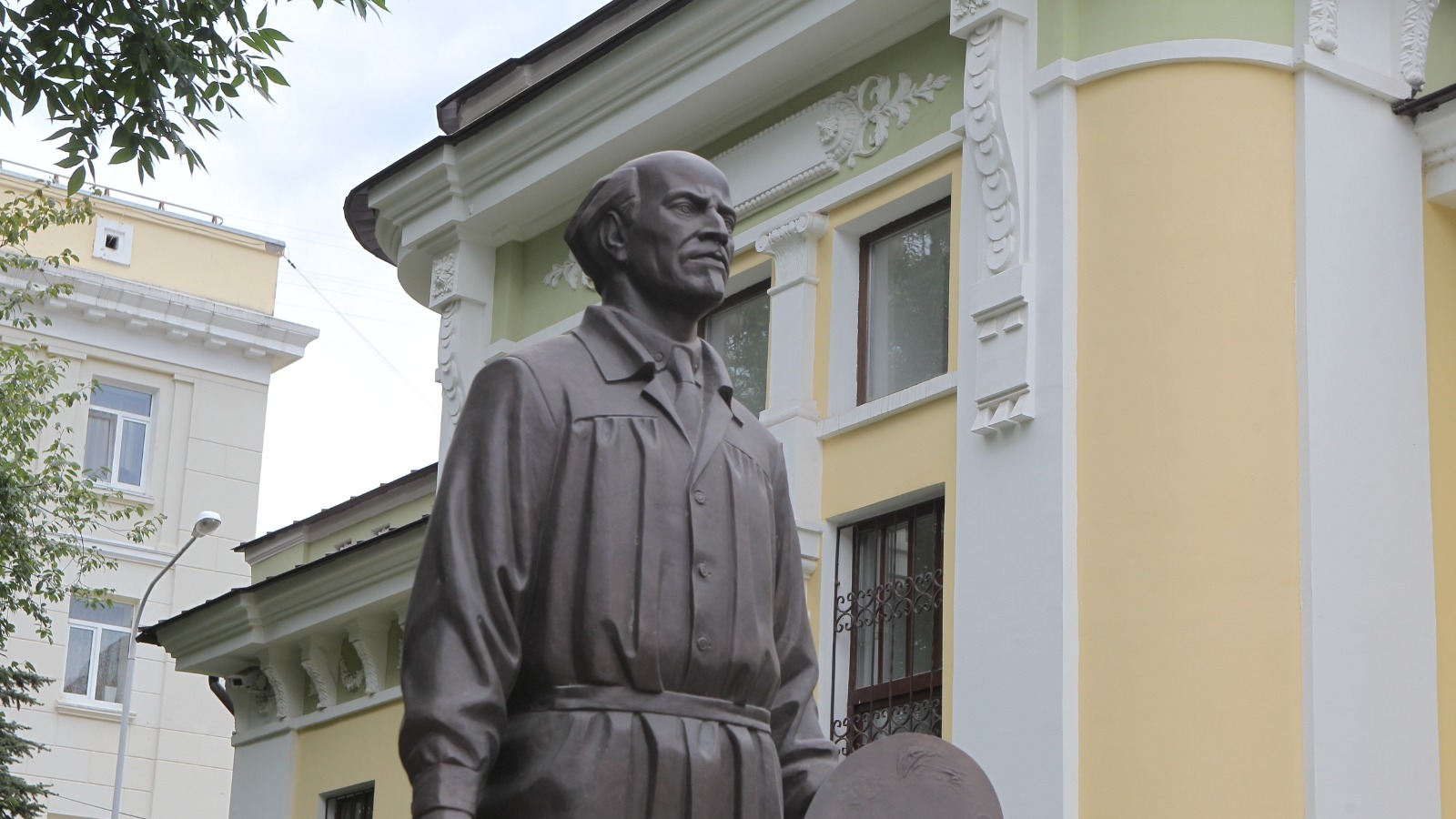 Олег Яровиков