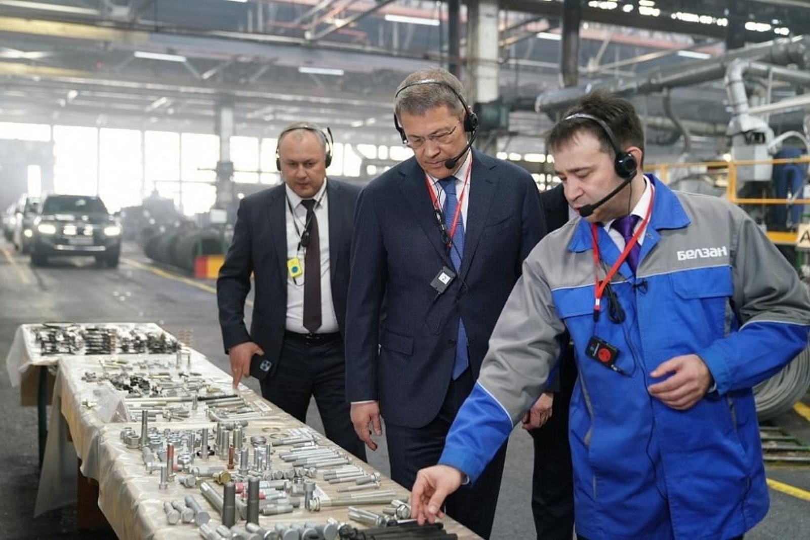 Глава Башкирии поздравил с юбилеем сотрудников предприятий «Ростеха»
