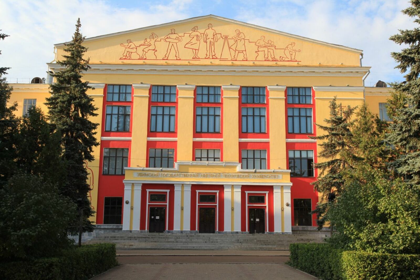 Олег Яровиков