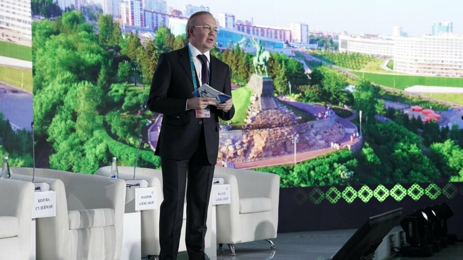 Олег Яровиков