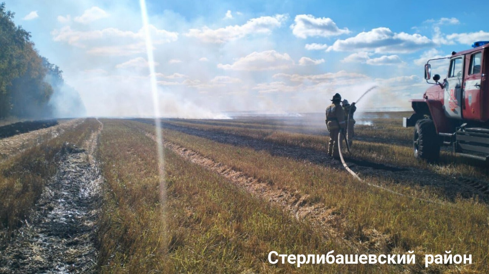 В Башкирии загорелась сухая трава