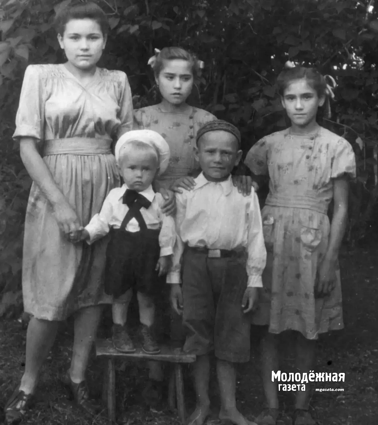 Я самая старшая из детей, слева. Здесь мне 18 лет, это 1949 год. Более ранних фотографий нет.