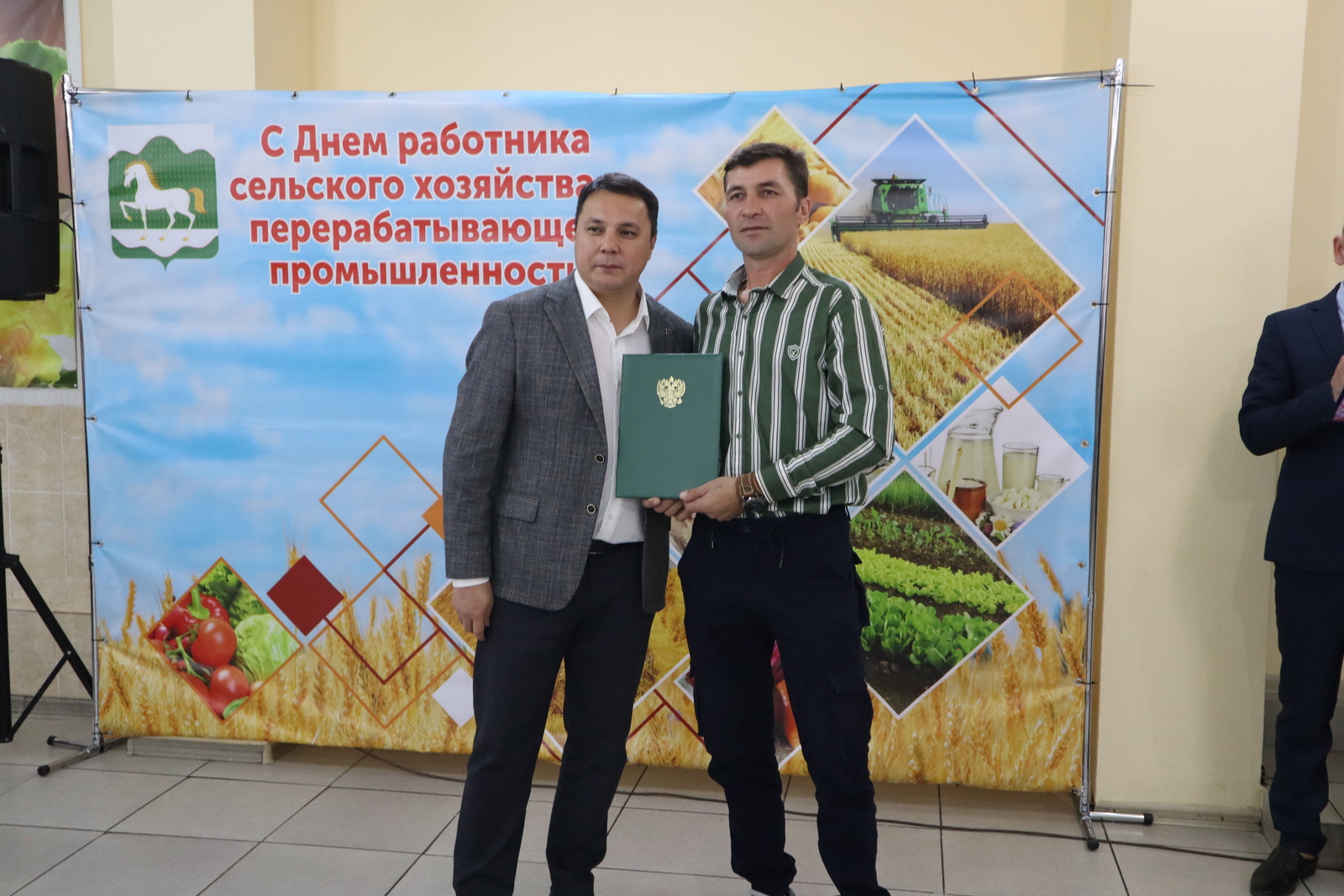 Аграрии Абзелиловского района Башкирии встречают свой профессиональный праздник с рекордным  показателем — собрано 113 тысяч тонн зерна