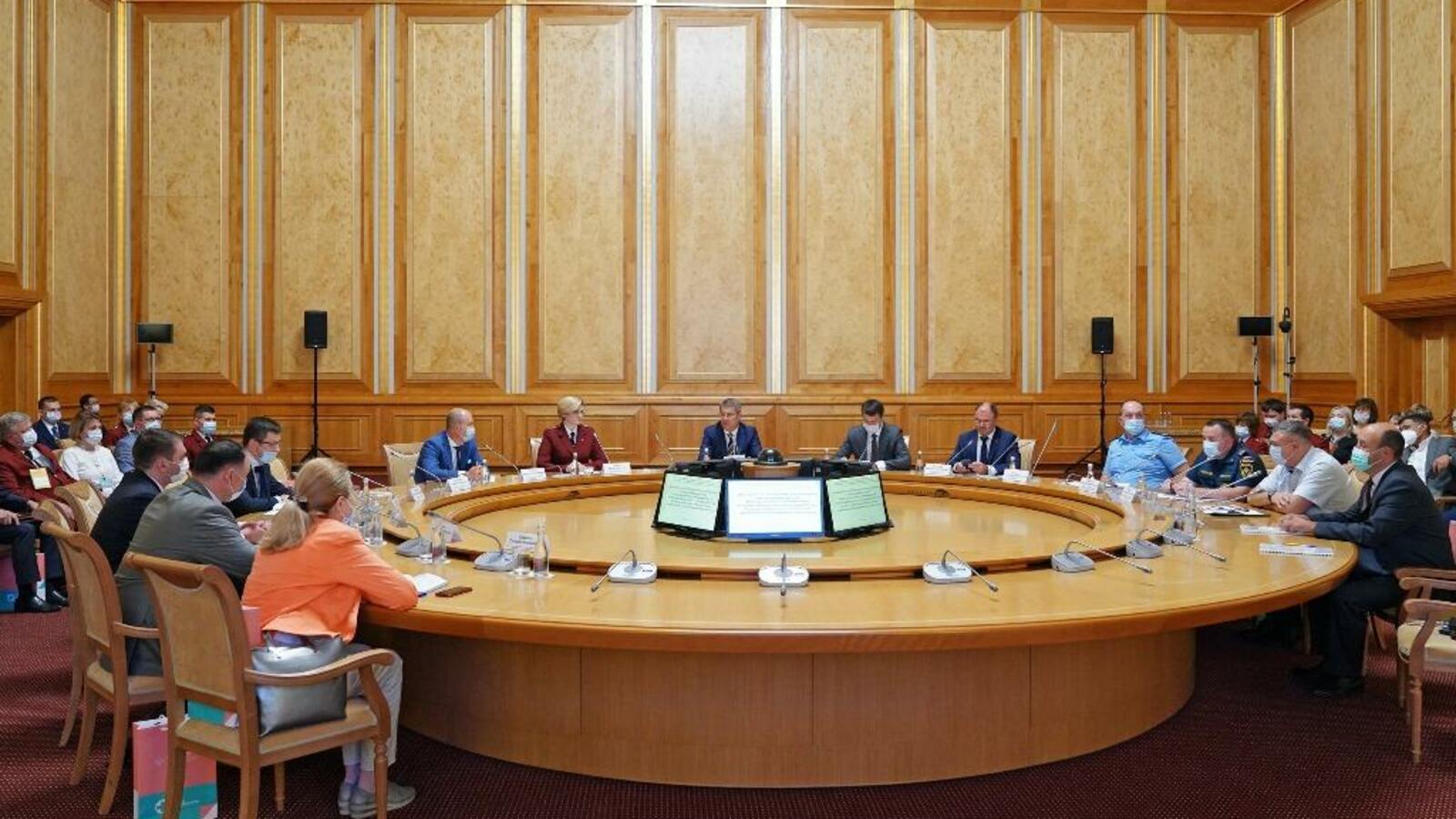 Олег Яровиков