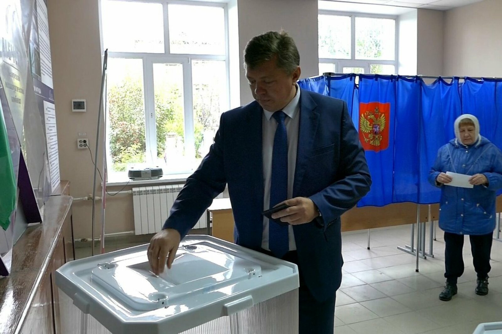 автор