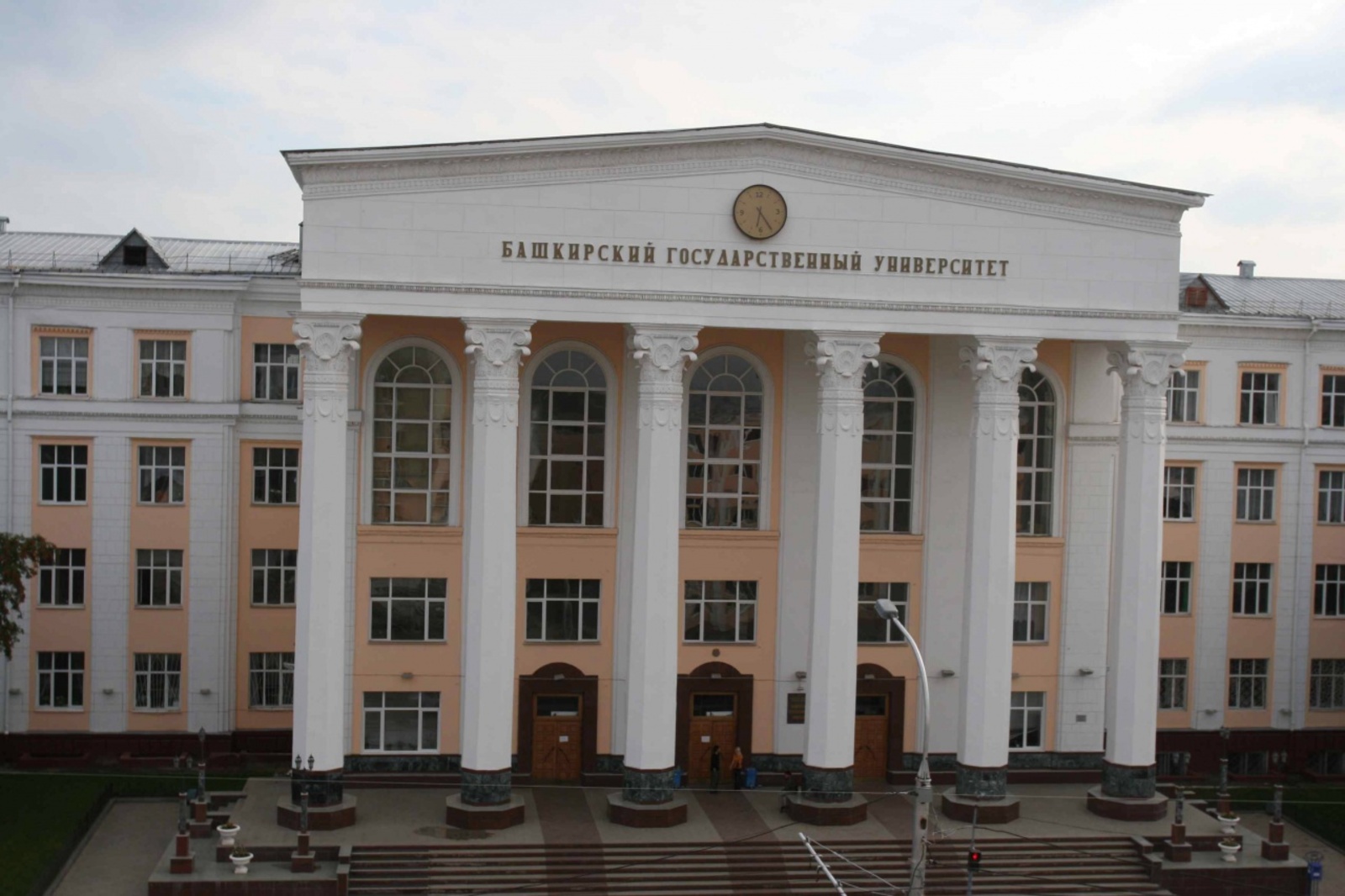 Олег Яровиков