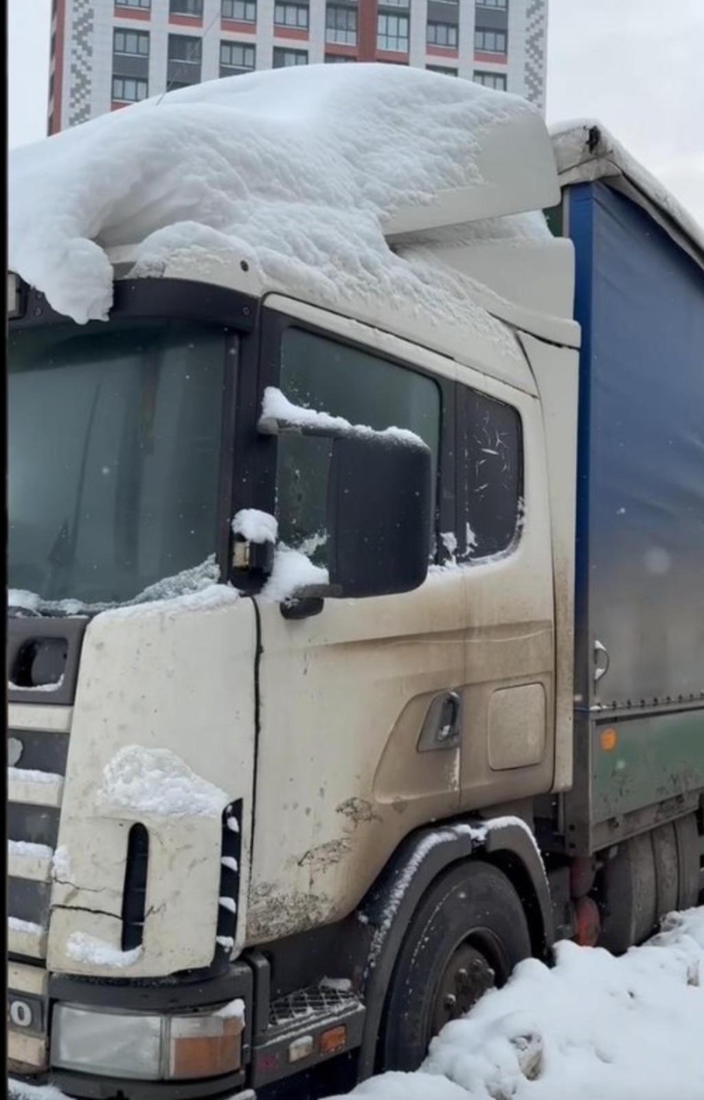 Truck blocking snow removal was towed away in Ufa