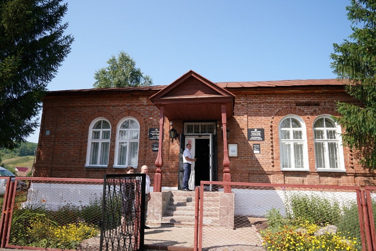 Олег Яровиков