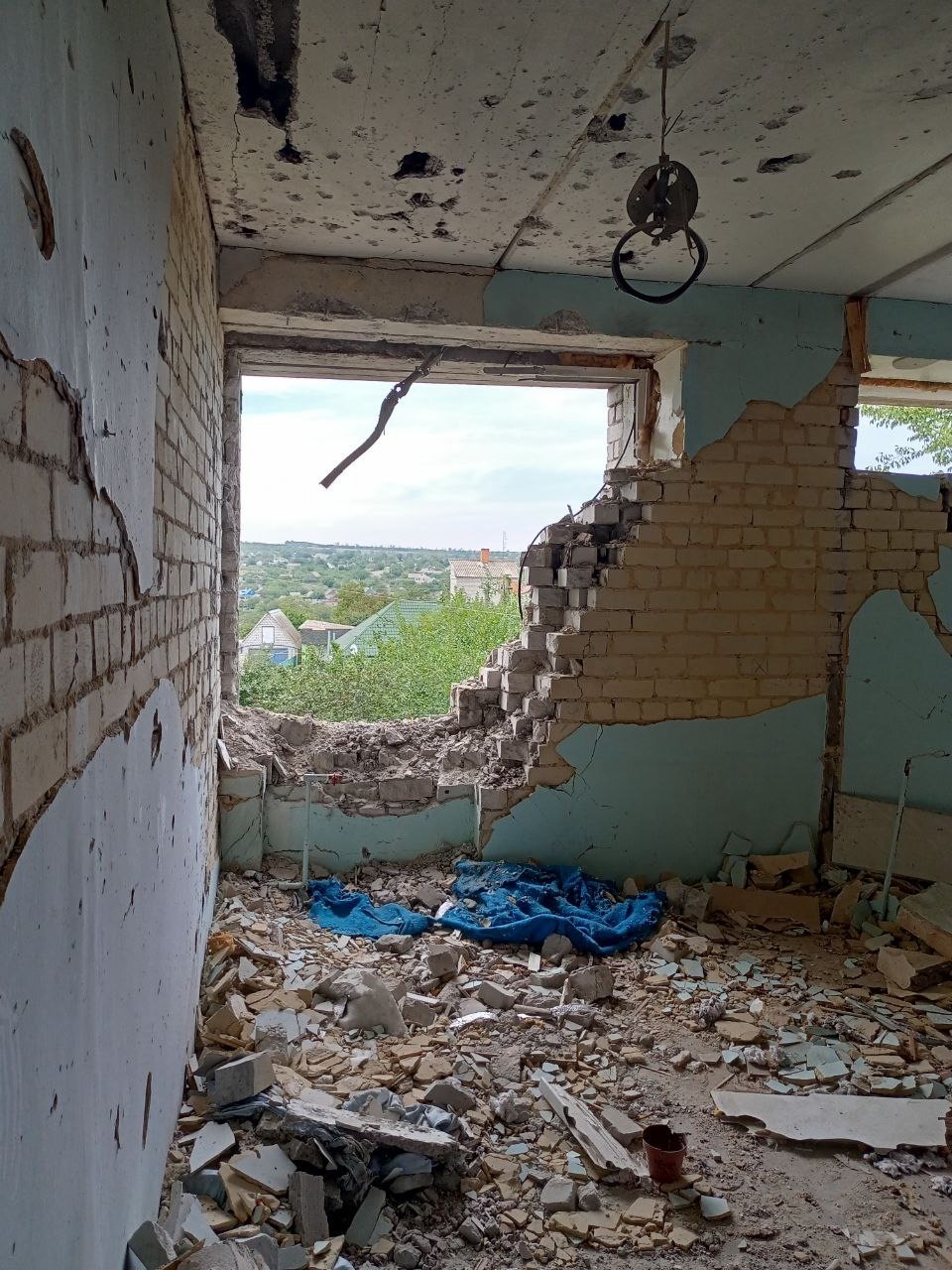 Разрушенная больница в Васильевке.