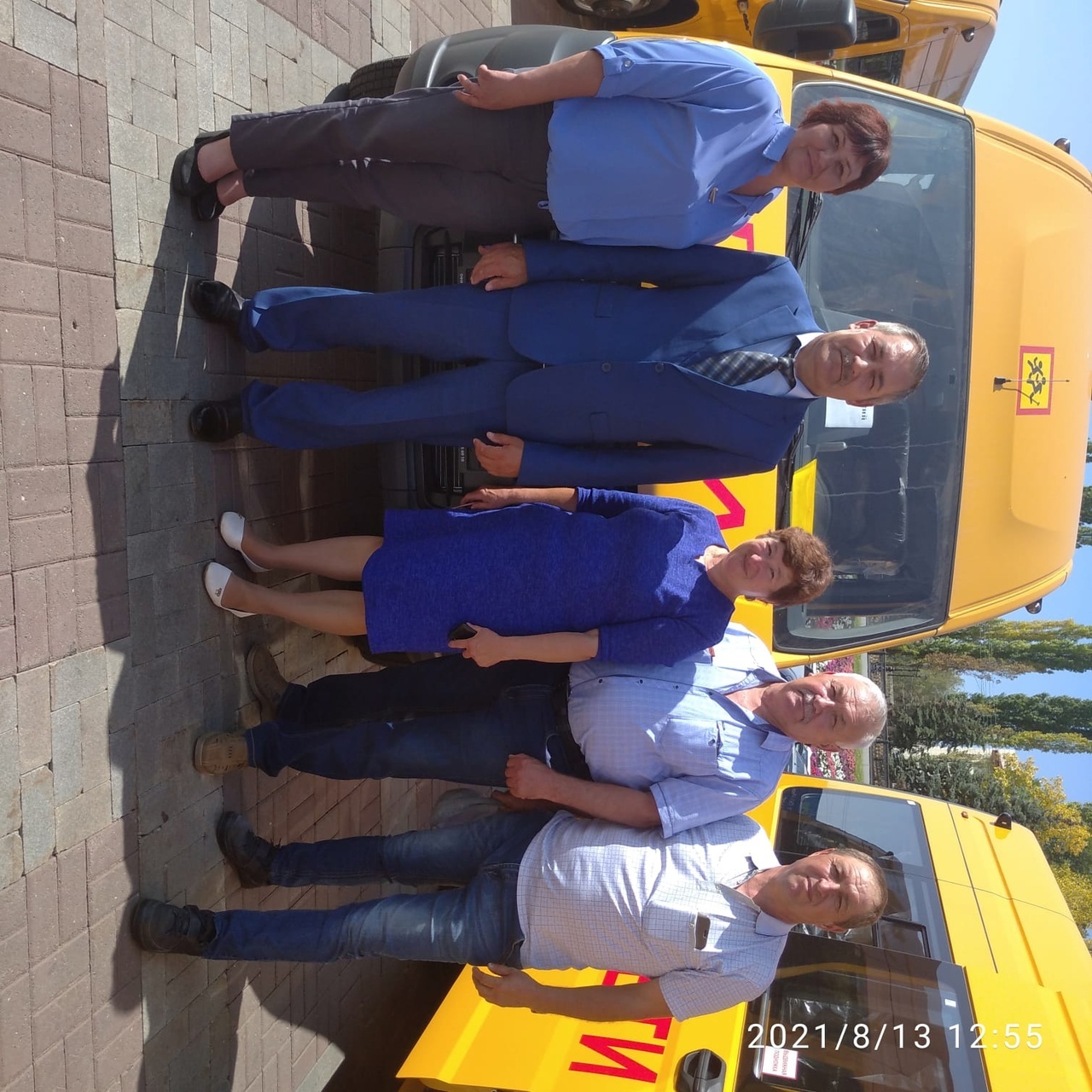 13 августа образовательные учреждения района получили два новых микроавтобуса
