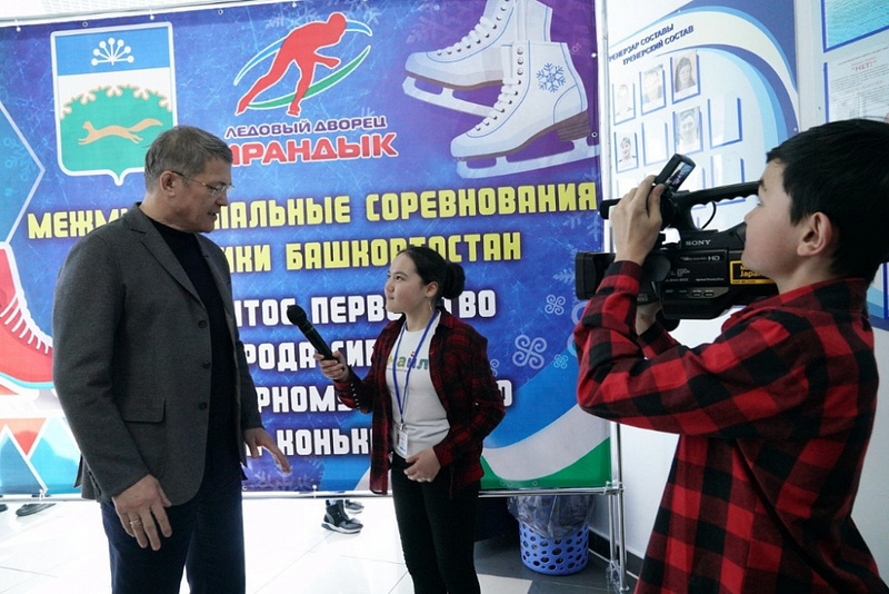 Радий Хабиров наградил победителей Открытого первенства Сибая по фигурному катанию