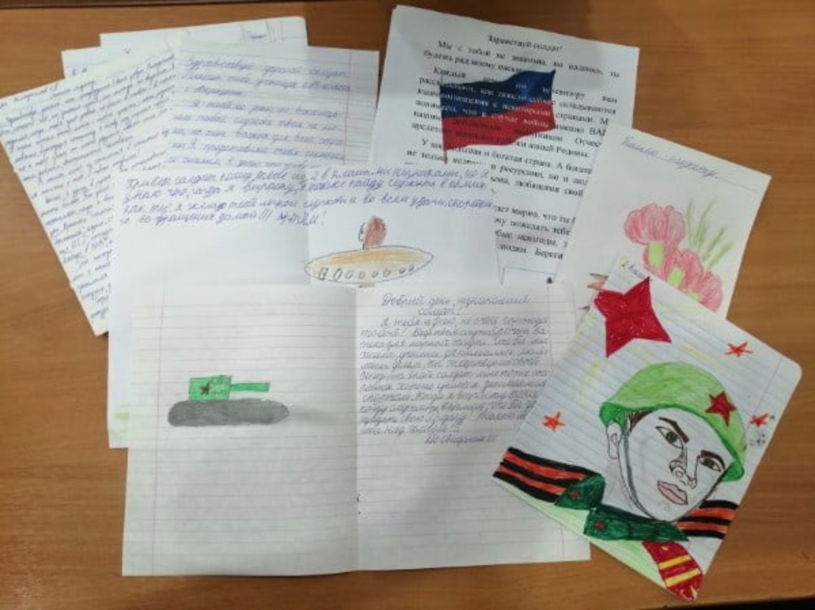 Письмо солдату на новый год 4 класс. Как оформить письмо солдату от школьника. Письмо солдату от школьника. Письмо солдату от школьника рисунок. Дети пишут письмо солдату.