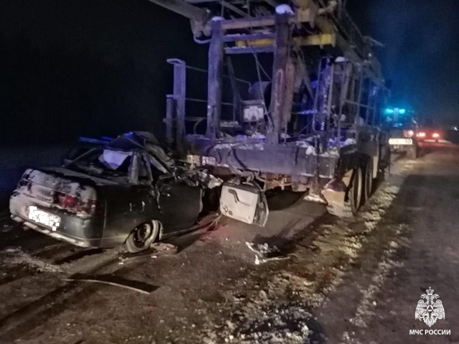 В Башкирии «Лада» влетела в грузовик. Два человека погибли, трое получили травмы