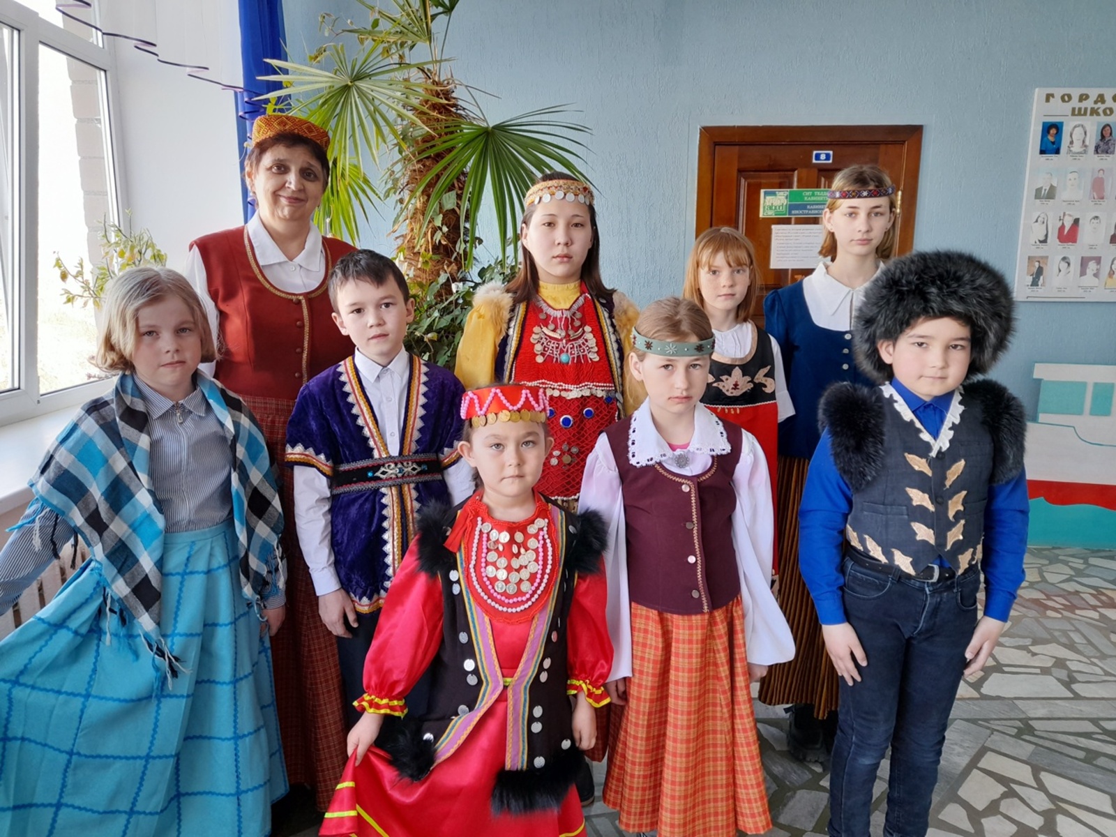 День национального костюма в школе д. Максим Горький