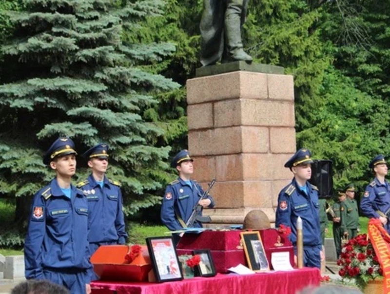 В Уфе в День памяти и скорби возложили цветы к памятнику Александру Матросову