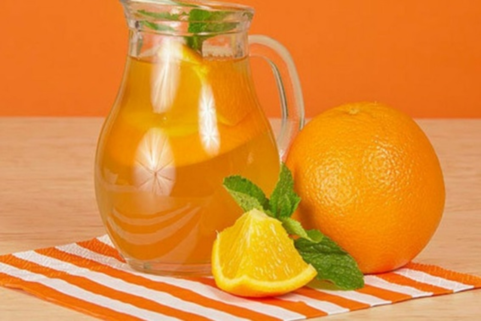 Как приготовить апельсиновый сок. Лимонад мандарин юдзу. Лимонад домашний апельсин и лимон. Apelsin Limon сок. Лимонад из апельсинов.