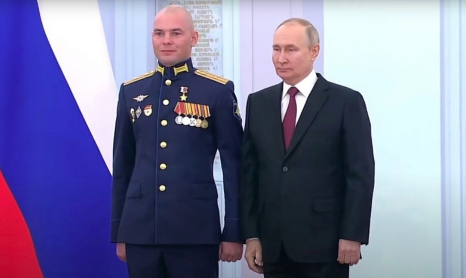 Президент страны вручил медаль «Золотая звезда» Герою России из Башкирии Борису Дудко