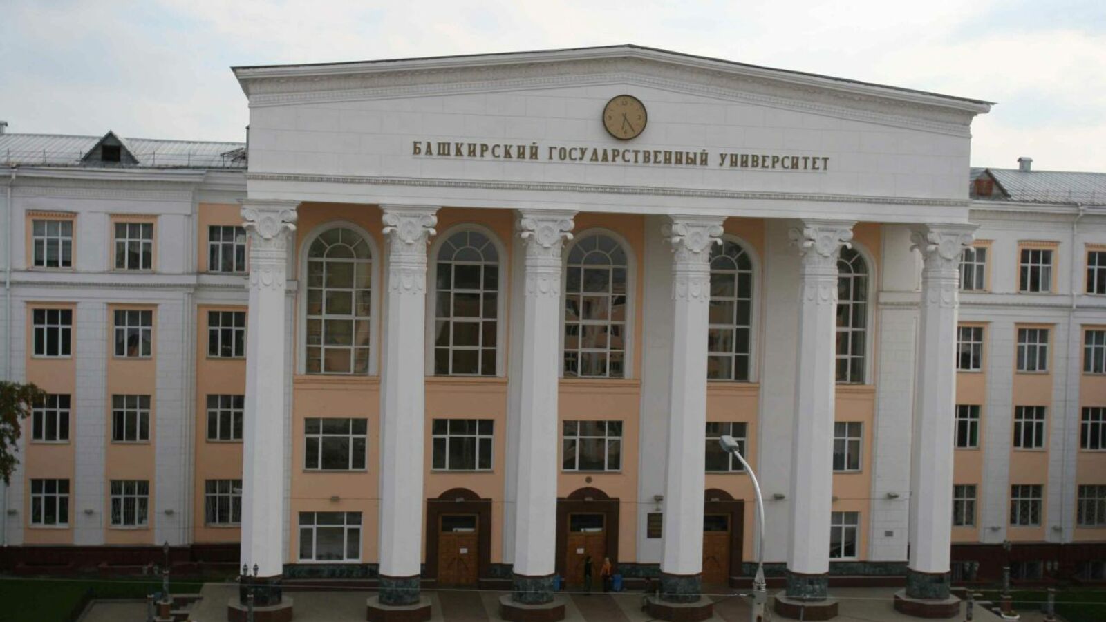 Олег Яровиков