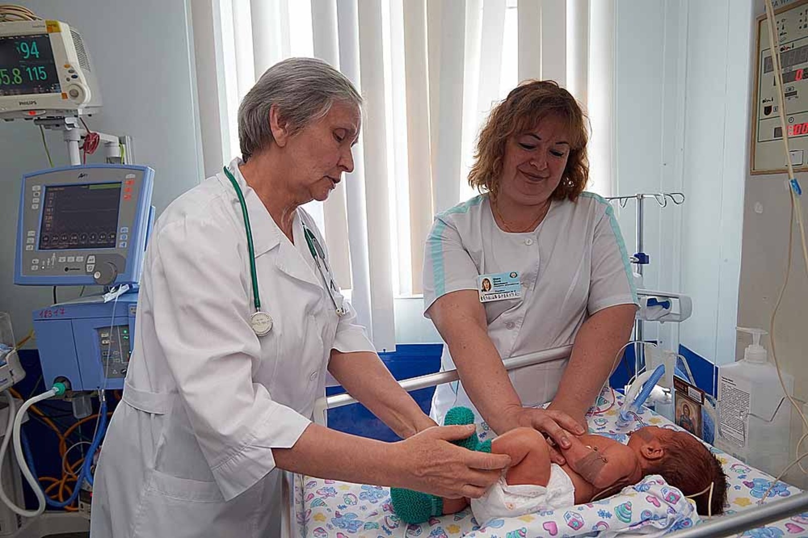 Альберт ЗАГИРОВ  В отделении реанимации новорожденных выхаживают малышей весом в полкило.