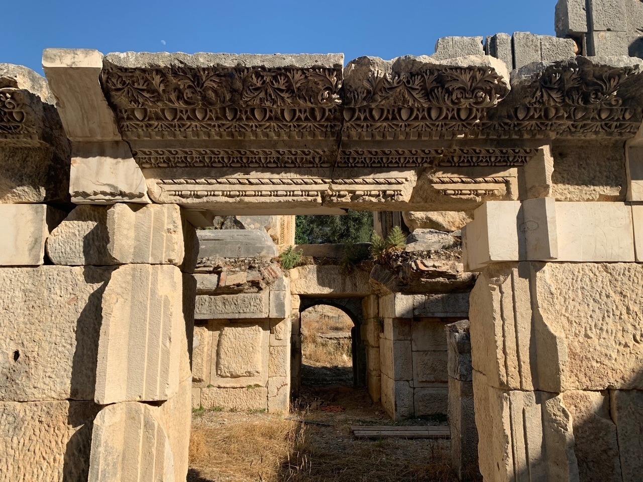 автор  Каменный театр.