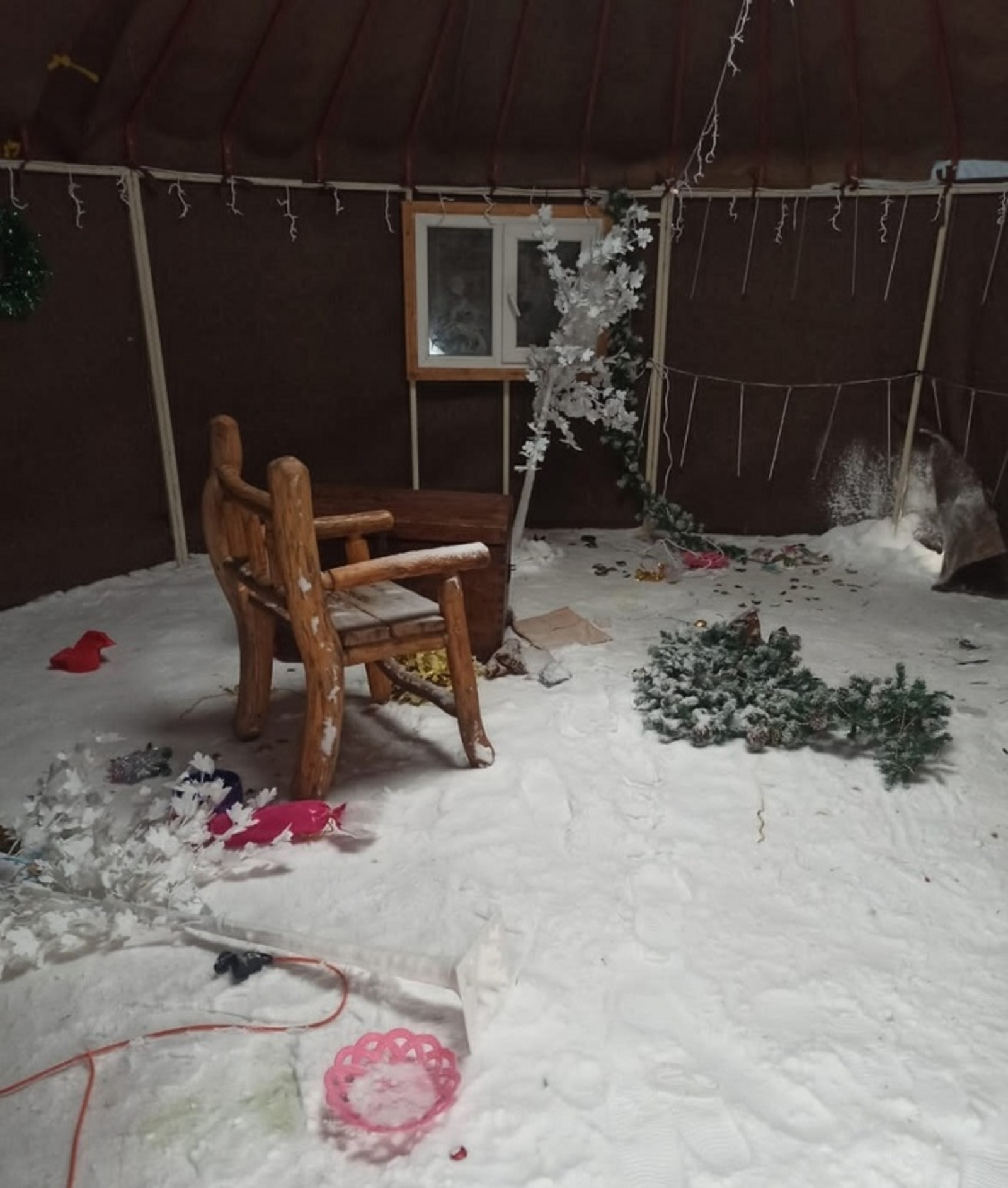 Резиденция Деда Мороза в Стерлитамаке пострадала от рук вандалов