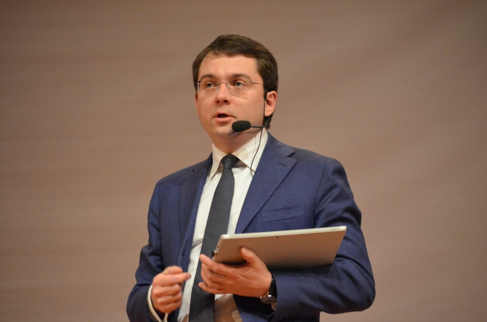 автора