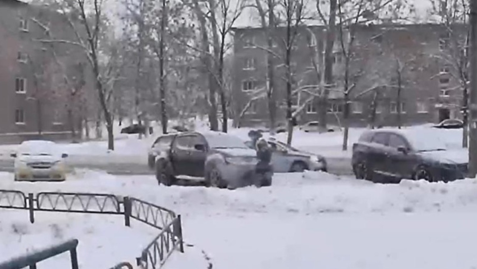 стоп-кадр видео ГИБДД по Уфе