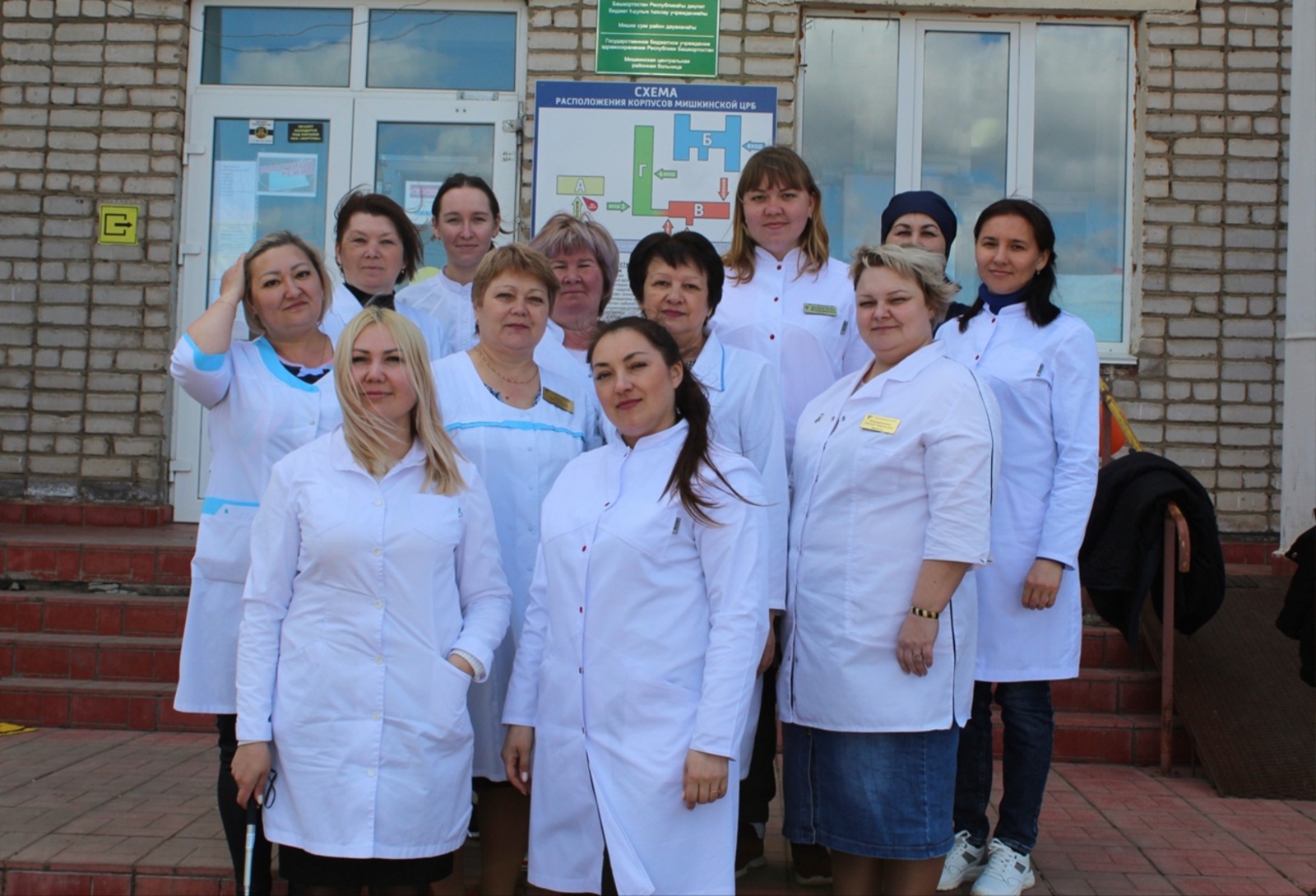 В свой профессиональный праздник  медсестры Мишкинской ЦРБ получили поздравления