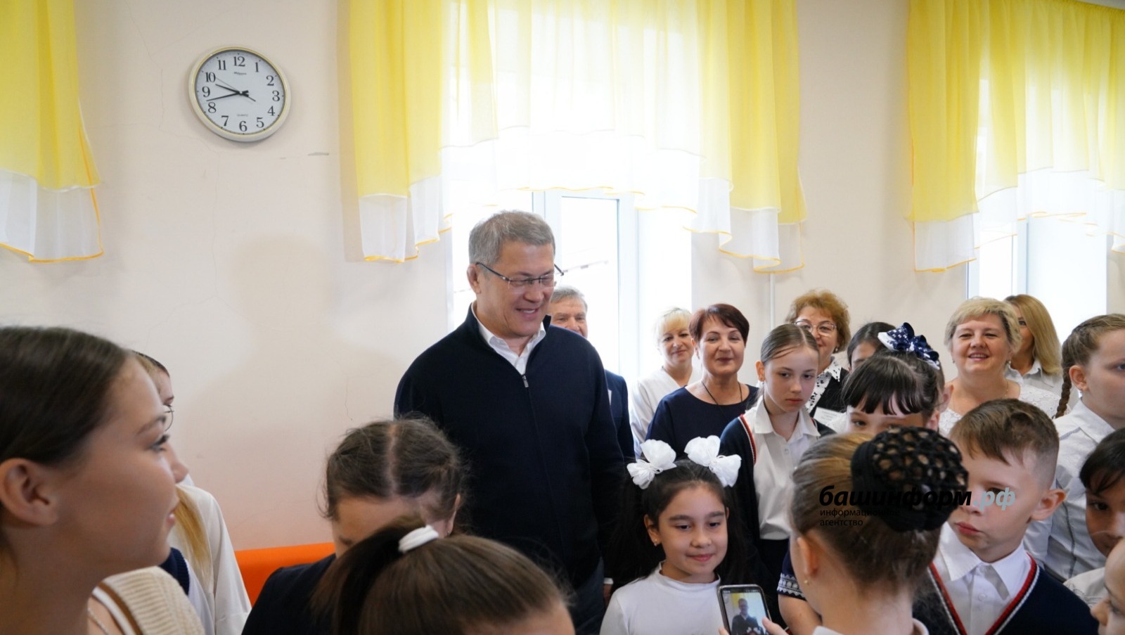 МОБУ лицей № 4 Давлеканово В лицее №4 города Давлеканово капитально обновили корпус начальных классов