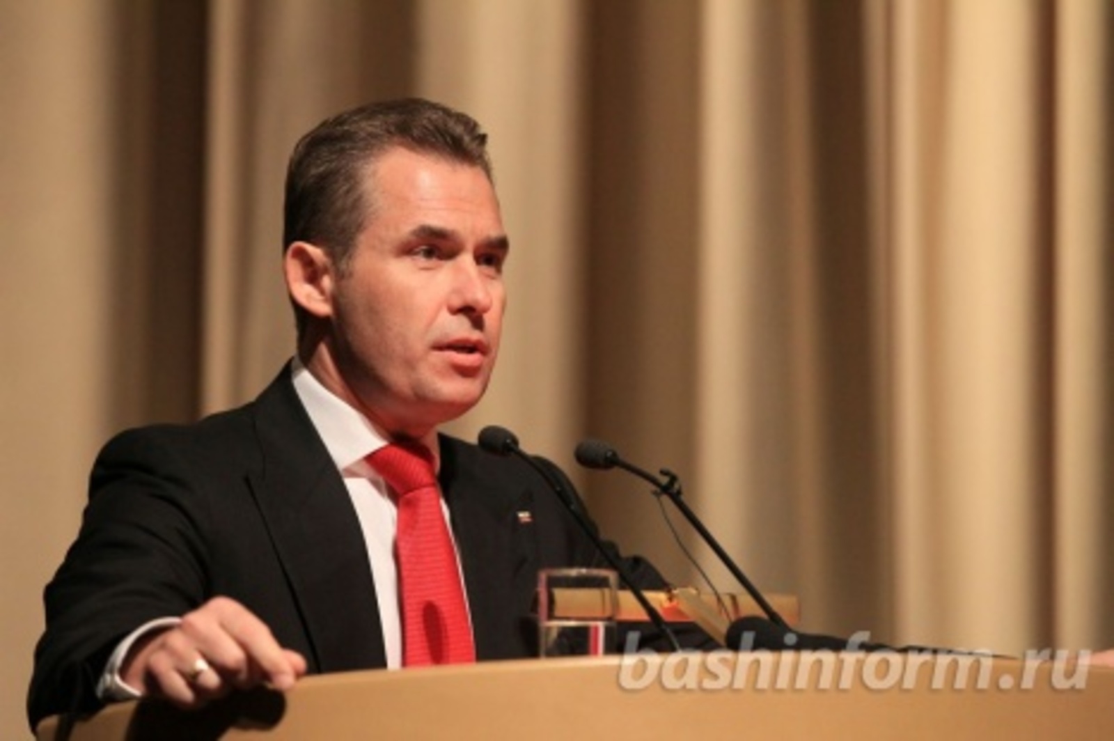 Олег Яровиков