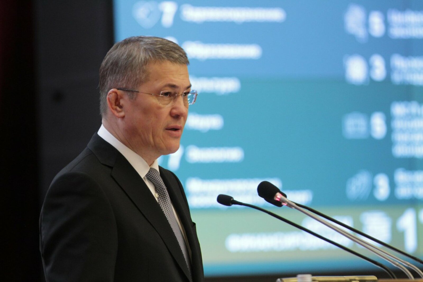 Олег Яровиков