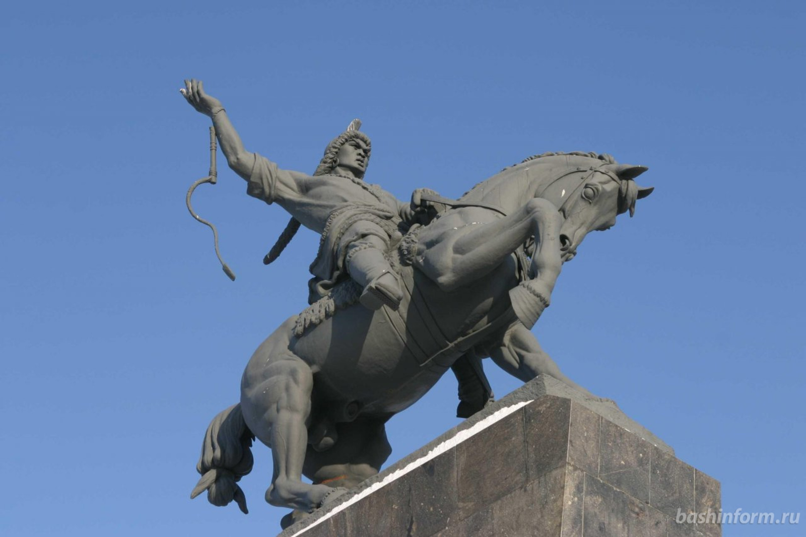 Олег Яровиков