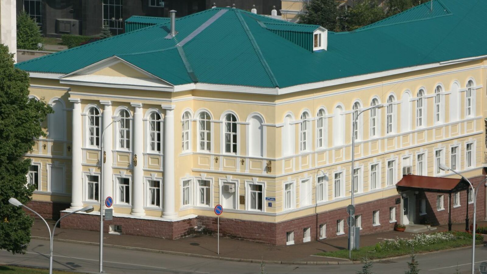 Андрей Старостин