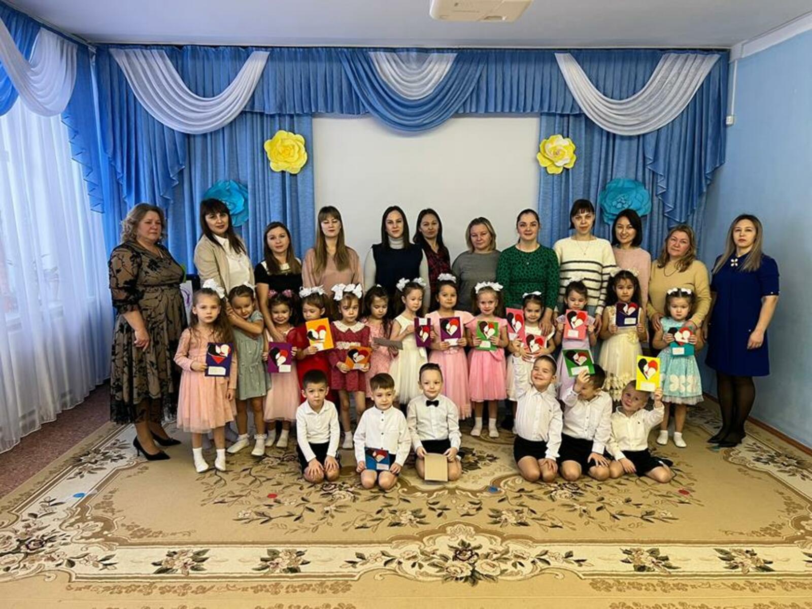 Воспитанники детского сада «Аленький цветочек» с. Нурлино поздравили своих мам с праздником