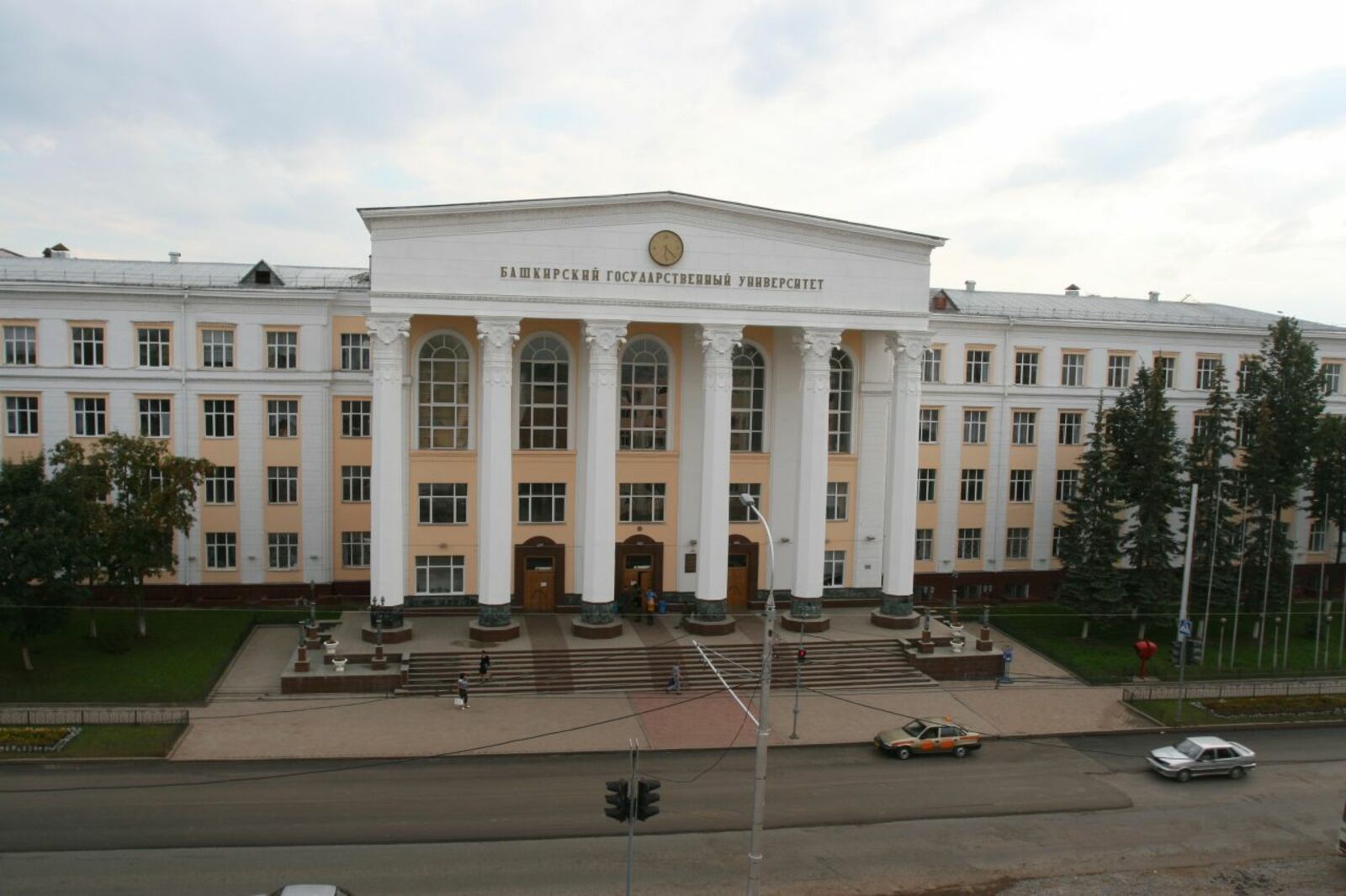 Олег Яровиков