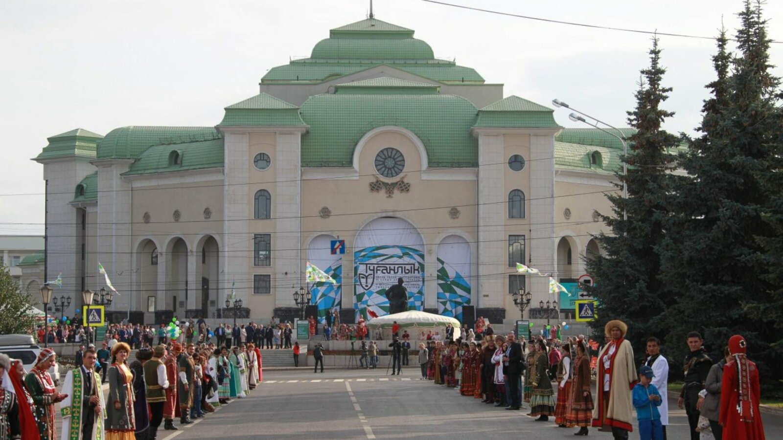 Олег Яровиков