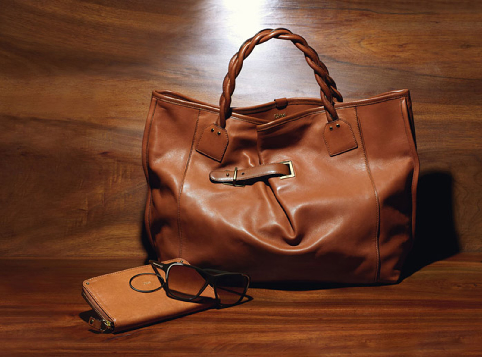Почему нельзя ставить сумку. Сумки. Женская кожаная сумка. Стильные кожаные сумки. Необычные кожаные сумки.