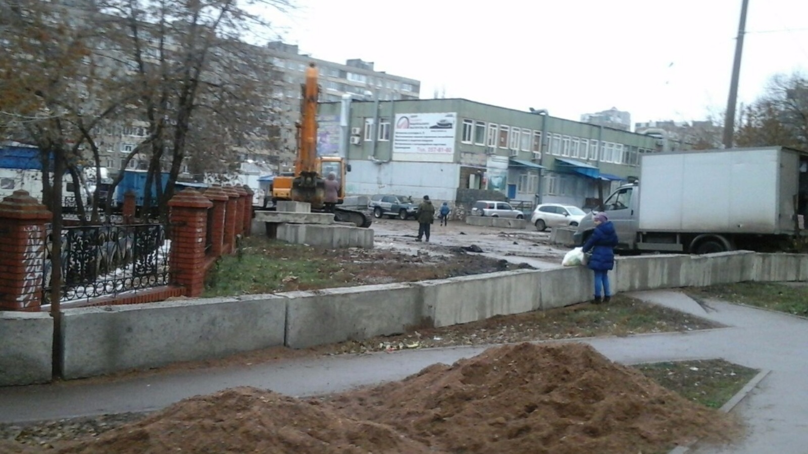 Олег Яровиков и местный житель