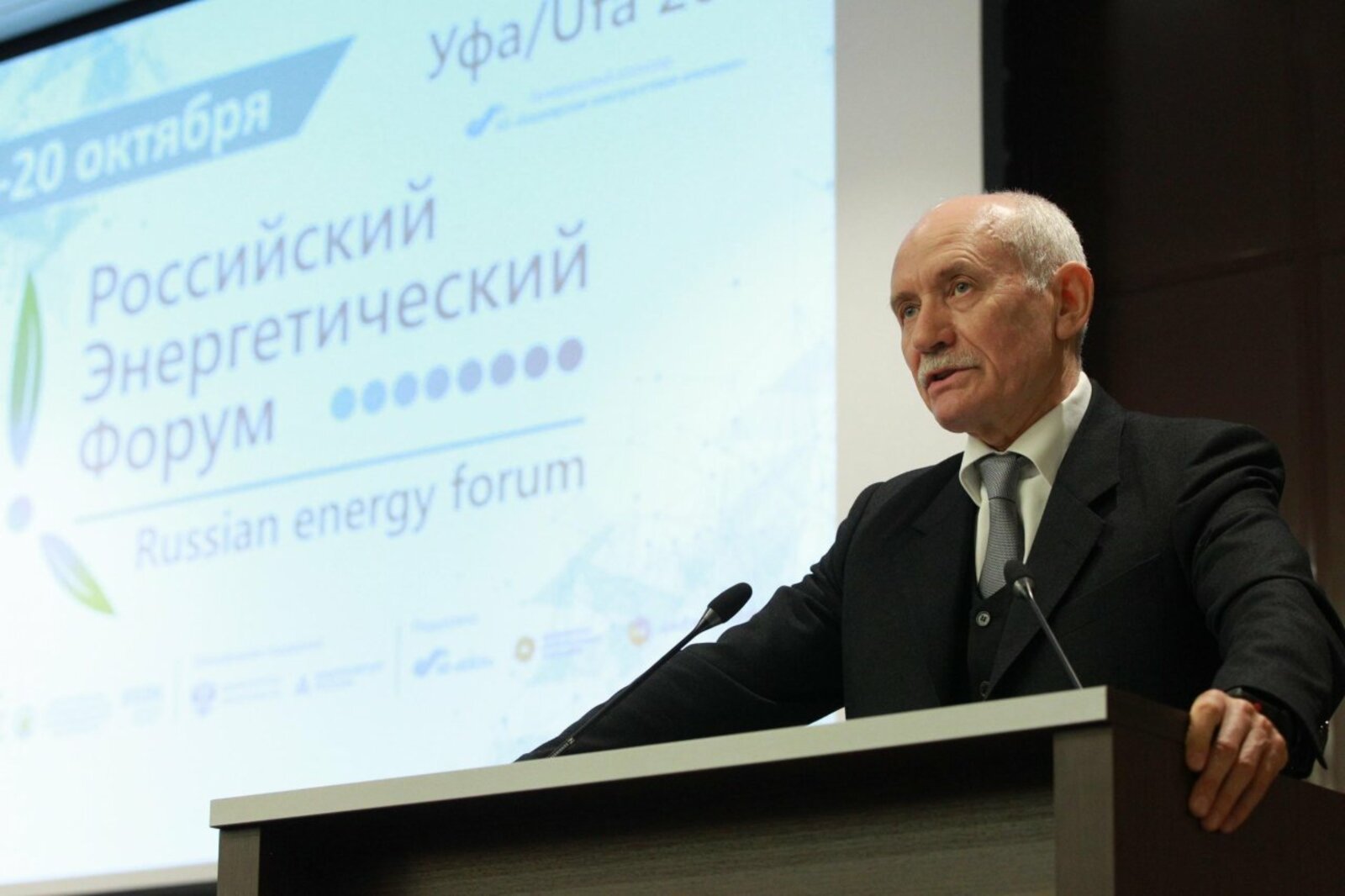 Олег Яровиков